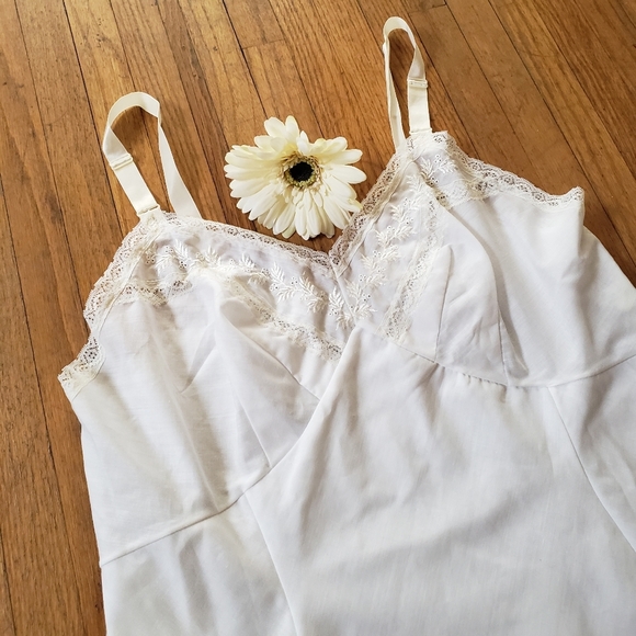 Vintage Slip or Dress / Farmhouse / Cotton Feel / Pretty Details / Size 38 / 60s - Picture 2 of 7